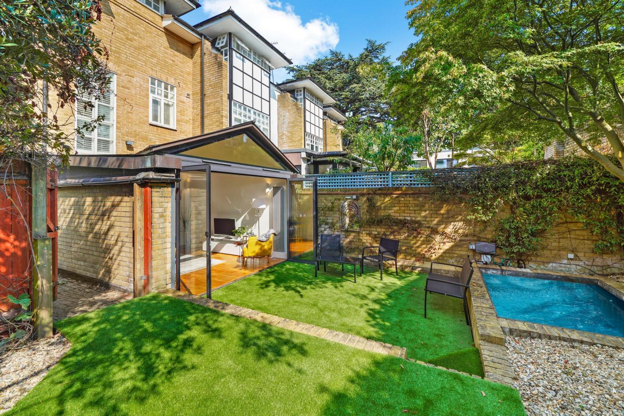 3 Bedroom Mews Home - Clapham Common - Free Private Parking - Sleeps 5 - Newly Refurbished - Sweetpea & Pillow Properties Лондон Екстер'єр фото