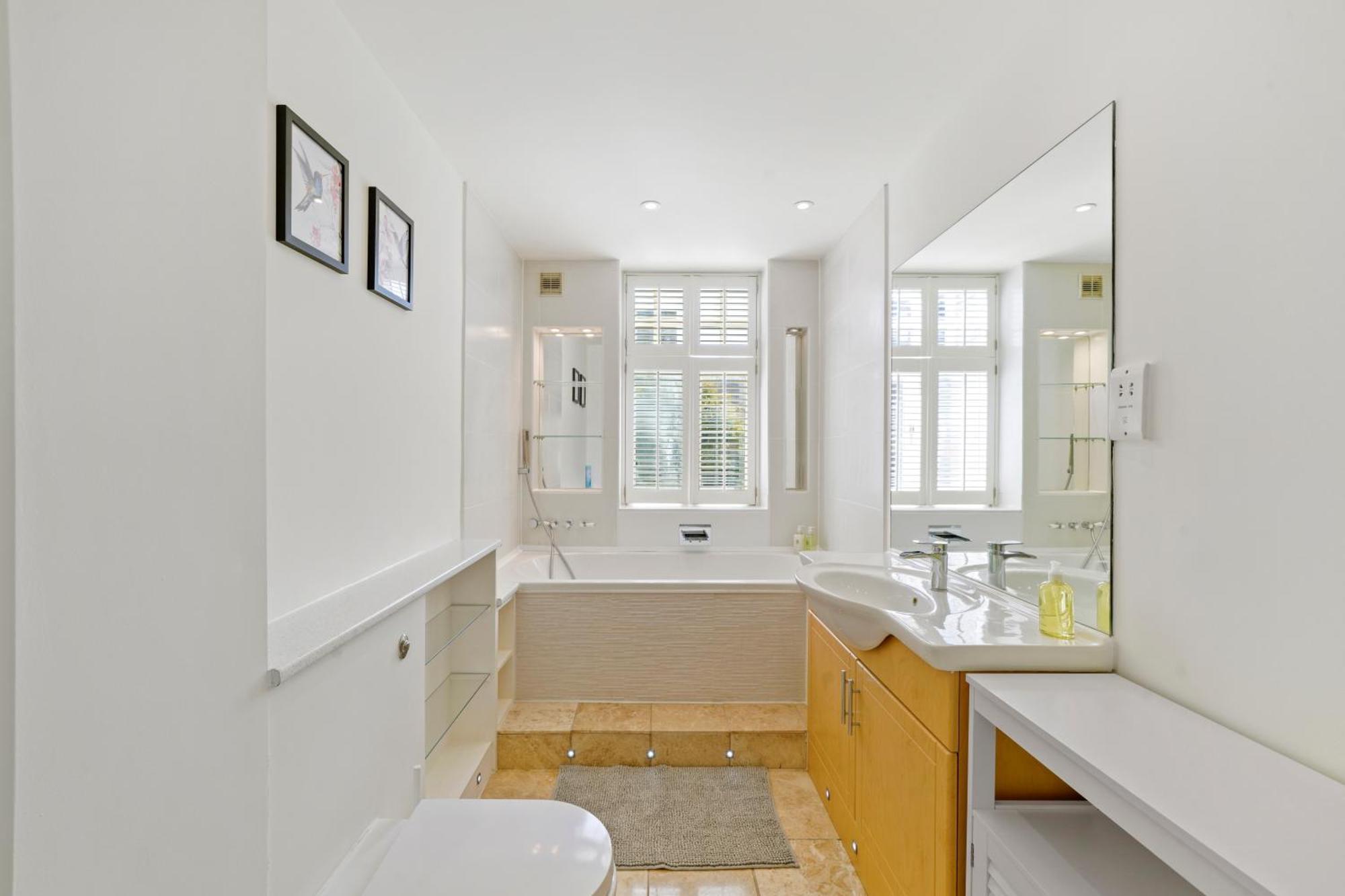 3 Bedroom Mews Home - Clapham Common - Free Private Parking - Sleeps 5 - Newly Refurbished - Sweetpea & Pillow Properties Лондон Екстер'єр фото