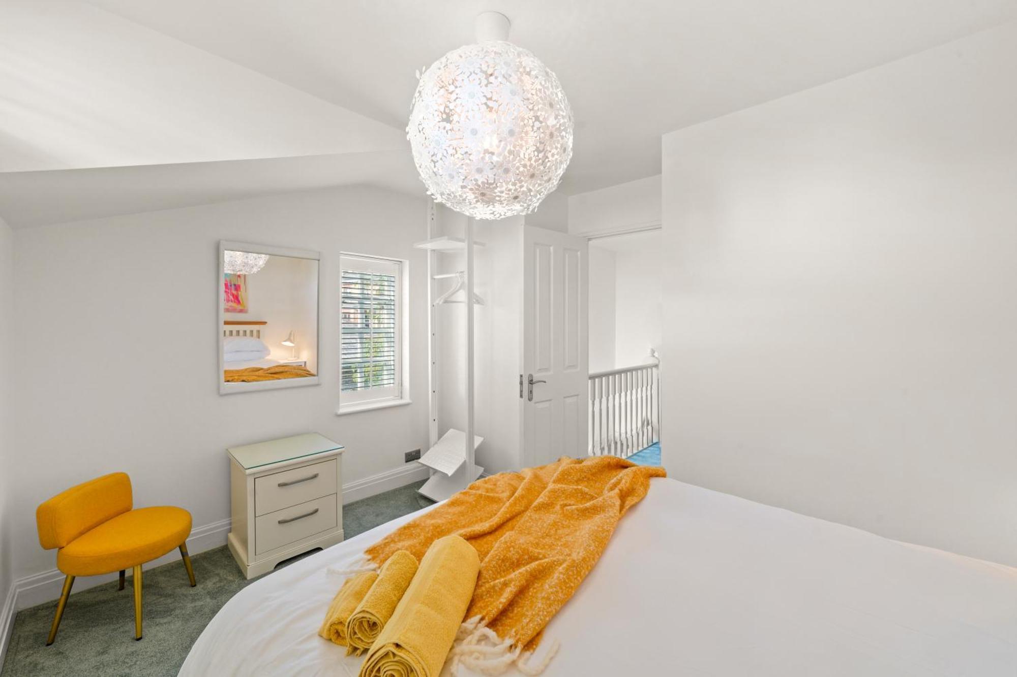 3 Bedroom Mews Home - Clapham Common - Free Private Parking - Sleeps 5 - Newly Refurbished - Sweetpea & Pillow Properties Лондон Екстер'єр фото