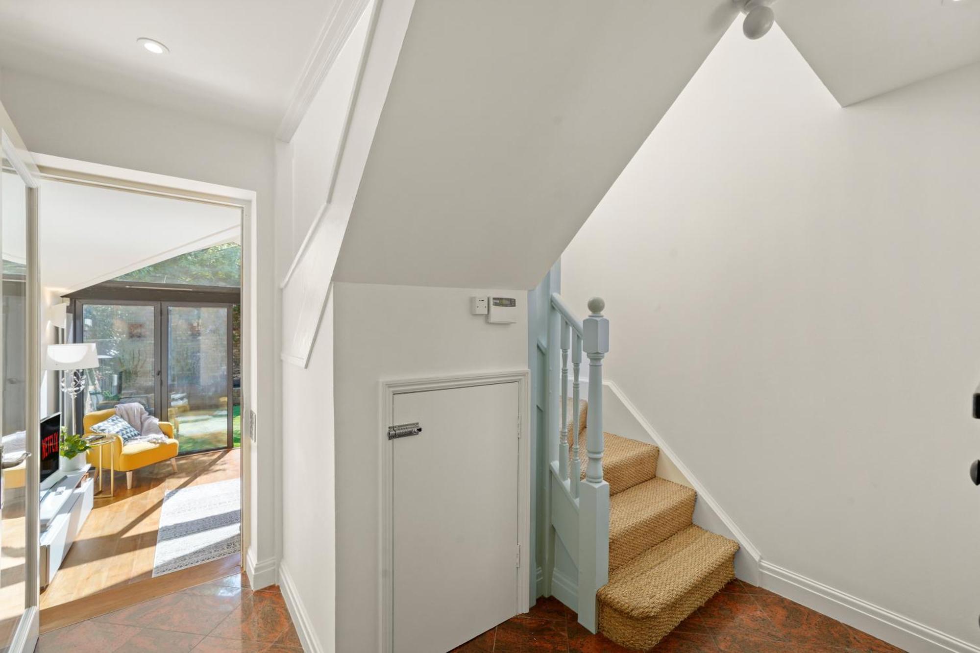 3 Bedroom Mews Home - Clapham Common - Free Private Parking - Sleeps 5 - Newly Refurbished - Sweetpea & Pillow Properties Лондон Екстер'єр фото