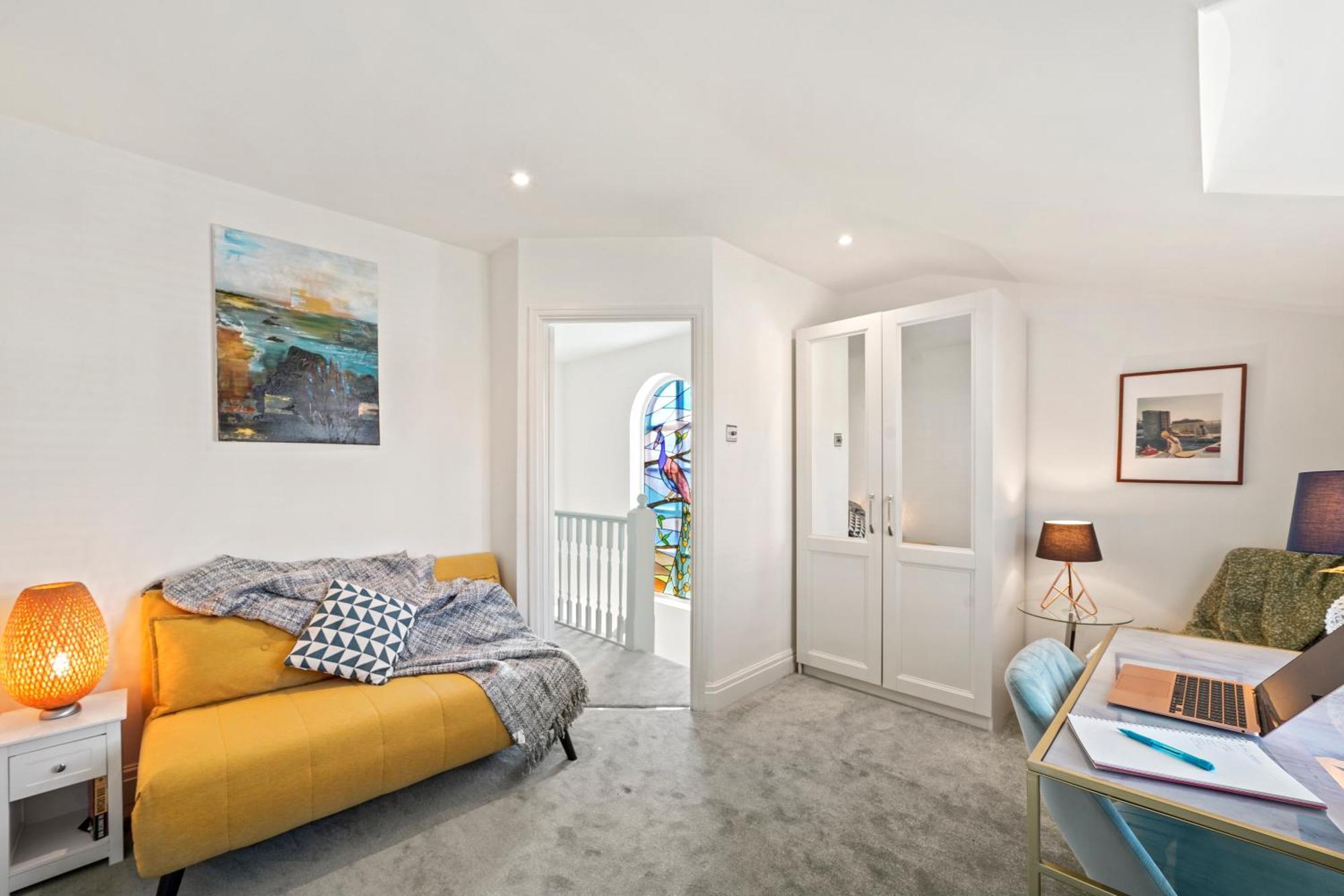 3 Bedroom Mews Home - Clapham Common - Free Private Parking - Sleeps 5 - Newly Refurbished - Sweetpea & Pillow Properties Лондон Екстер'єр фото