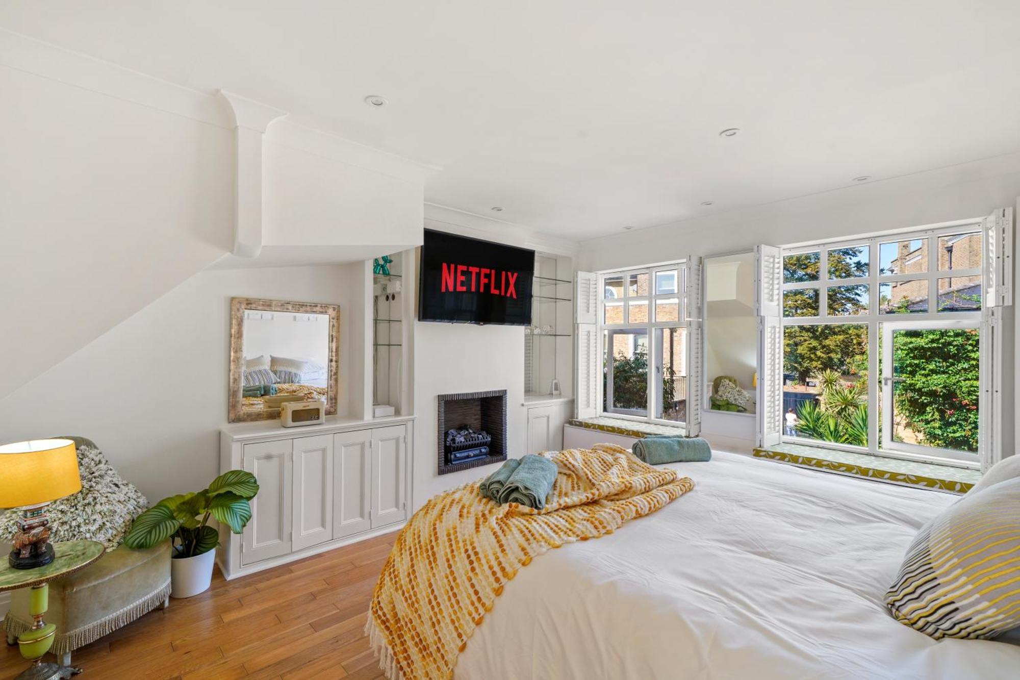 3 Bedroom Mews Home - Clapham Common - Free Private Parking - Sleeps 5 - Newly Refurbished - Sweetpea & Pillow Properties Лондон Екстер'єр фото