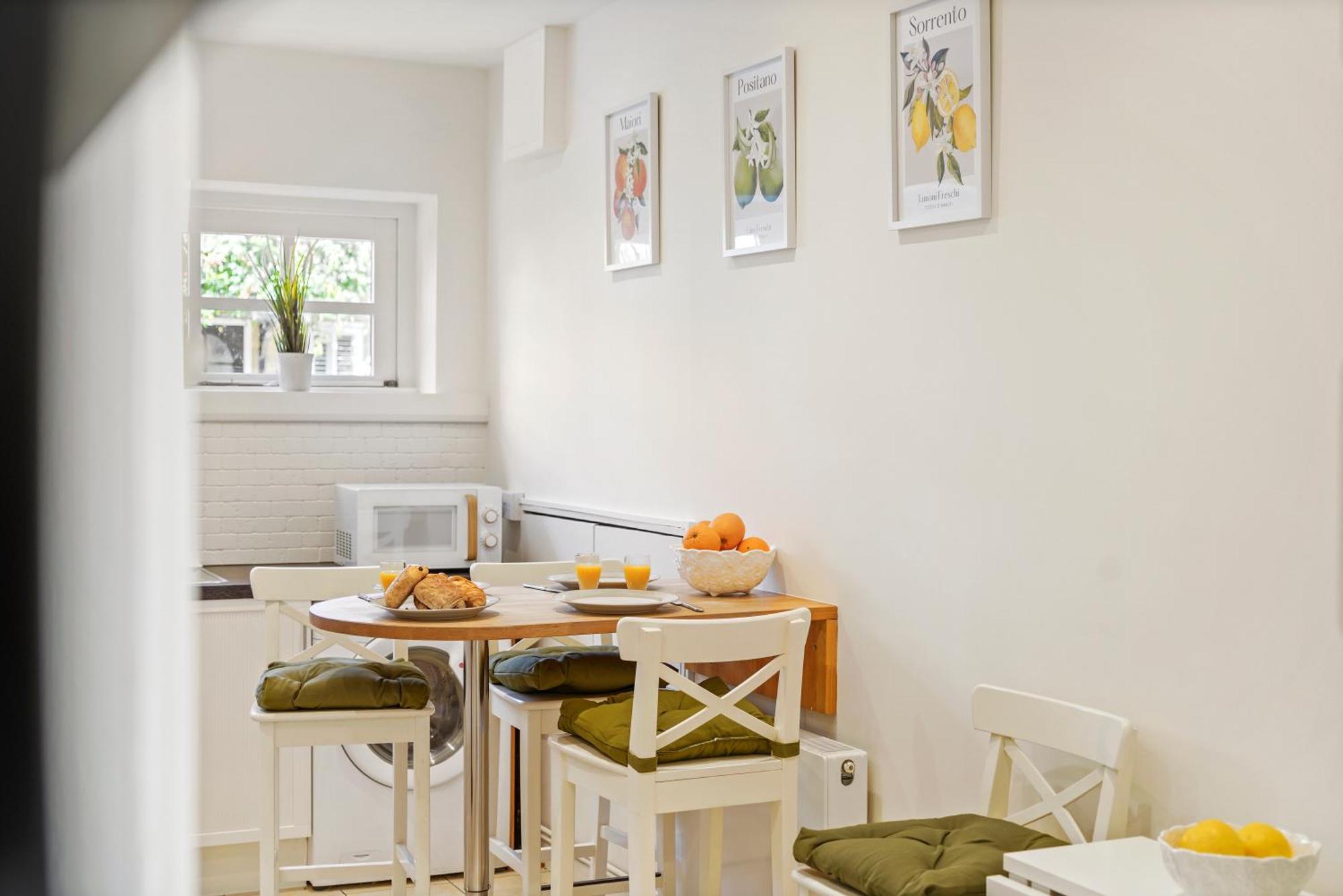 3 Bedroom Mews Home - Clapham Common - Free Private Parking - Sleeps 5 - Newly Refurbished - Sweetpea & Pillow Properties Лондон Екстер'єр фото